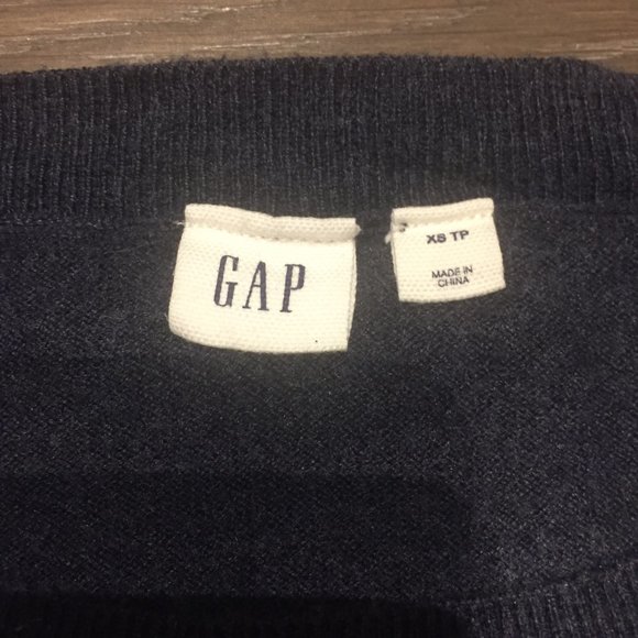 GAP Navy blue sweater with heart - Picture 2 of 2